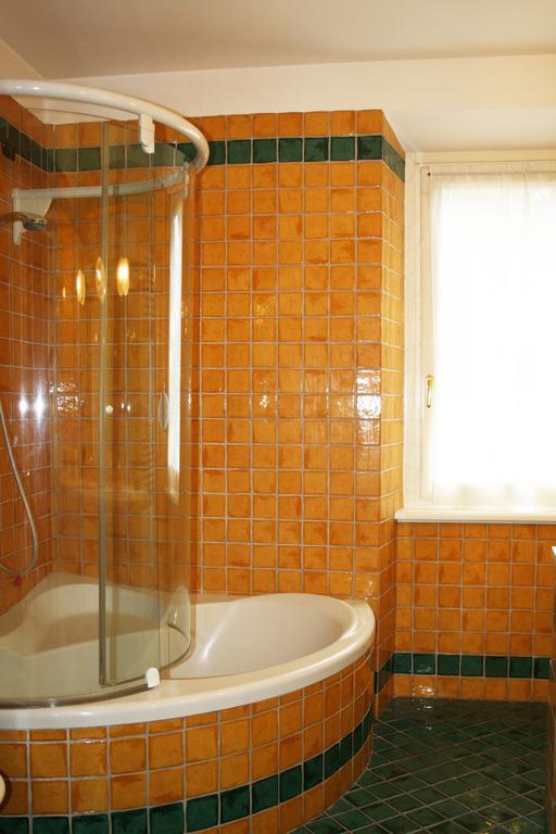 Antico Glicine B&B Maslianico Bagian luar foto